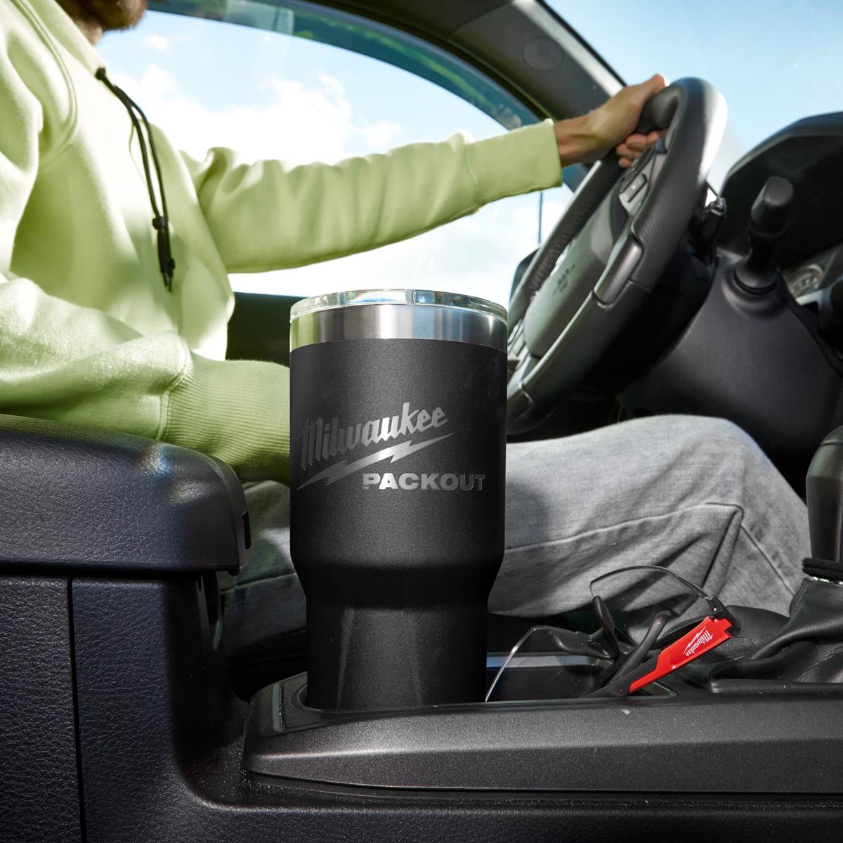 Termo de 880ml (30oz) negro PACKOUT™ + Flexómetro de llavero 2m/6' Milwaukee