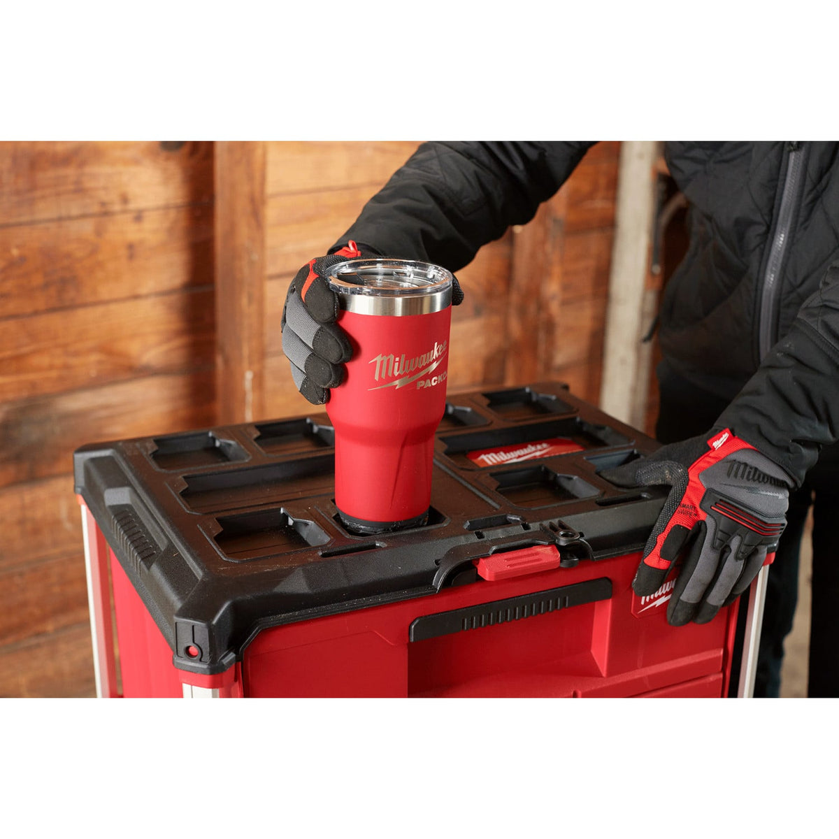Vaso termo de 880ml rojo (30oz) PACKOUT™ Milwaukee 48-82-8393R
