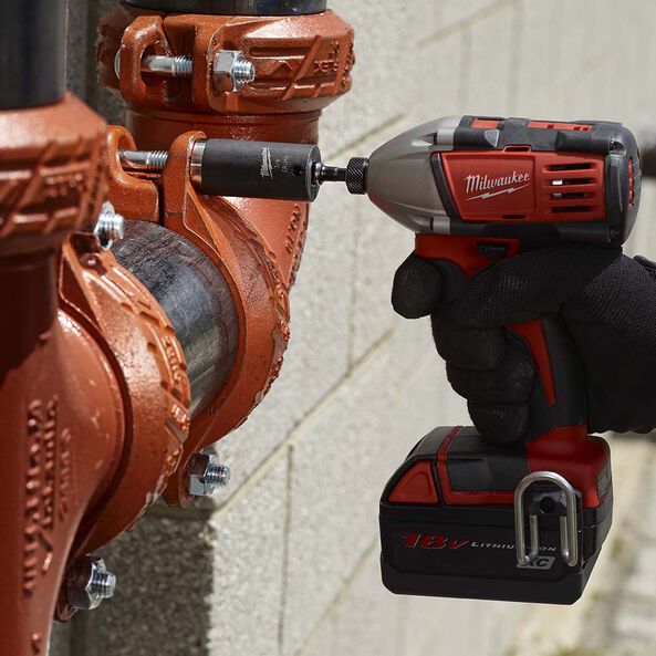 Adaptador Hexagonal de 1/4" a Cuadrado de 3/8" SHOCKWAVE™  Milwaukee 48-32-5731